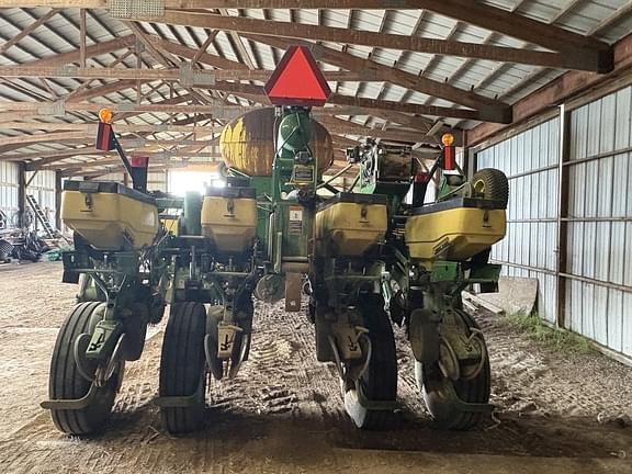 Image of John Deere 1775 equipment image 4