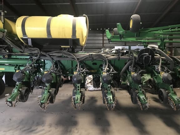 Image of John Deere 1775 equipment image 2