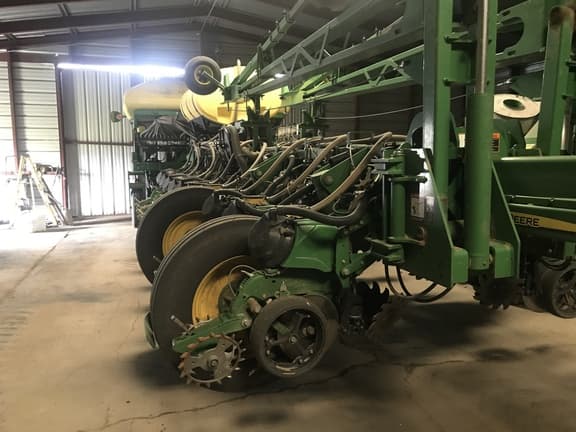 Image of John Deere 1775 equipment image 3