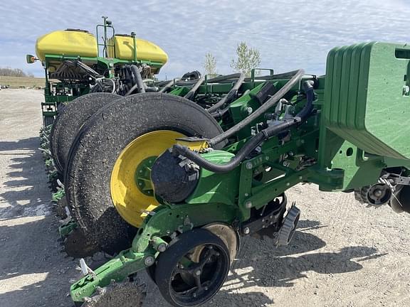 Image of John Deere 1775 equipment image 1