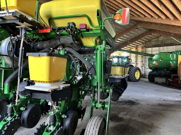 Image of John Deere 1775 equipment image 4