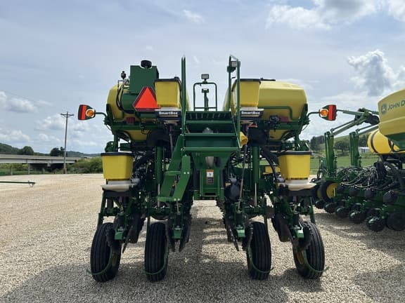 Image of John Deere 1775 equipment image 4