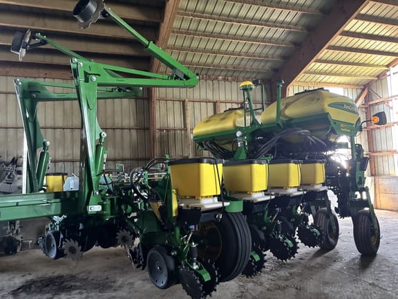2019 John Deere 1775 Equipment Image0