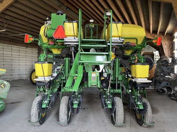 Image of John Deere 1775 equipment image 3