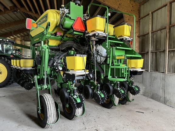 Image of John Deere 1775 equipment image 2