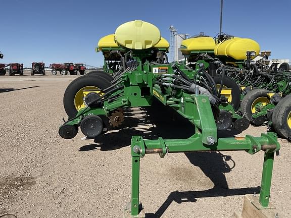 Image of John Deere 1775 equipment image 4