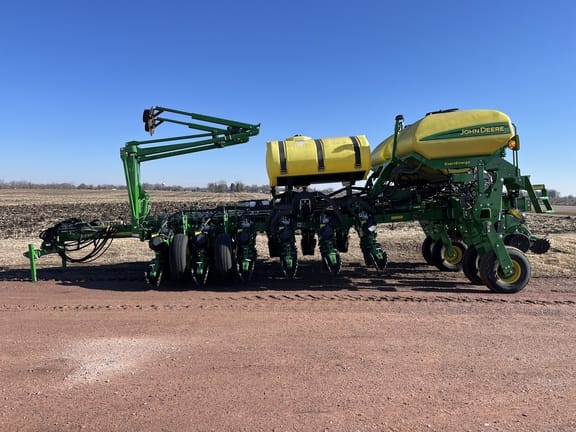 2019 John Deere 1775 Equipment Image0