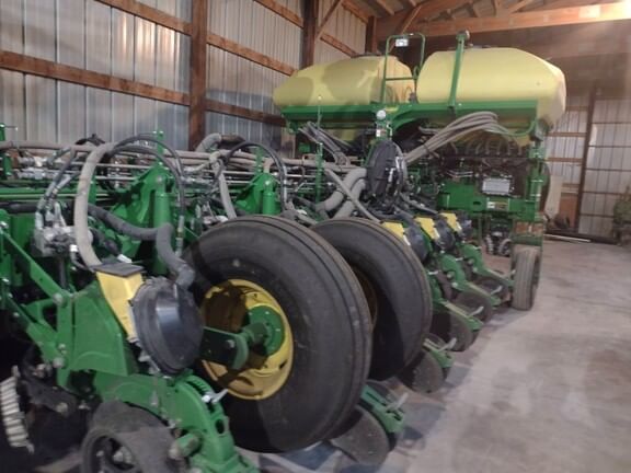 Main image John Deere 1775