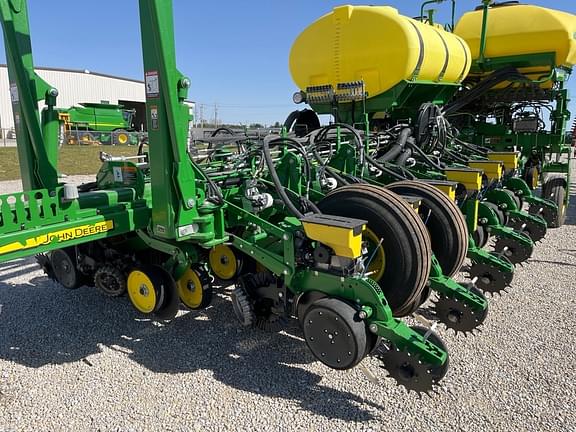 Image of John Deere 1775 Primary image