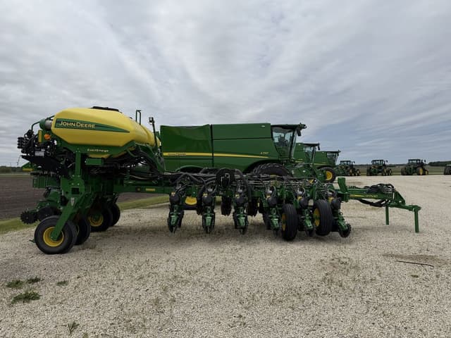 Image of John Deere 1775 equipment image 2