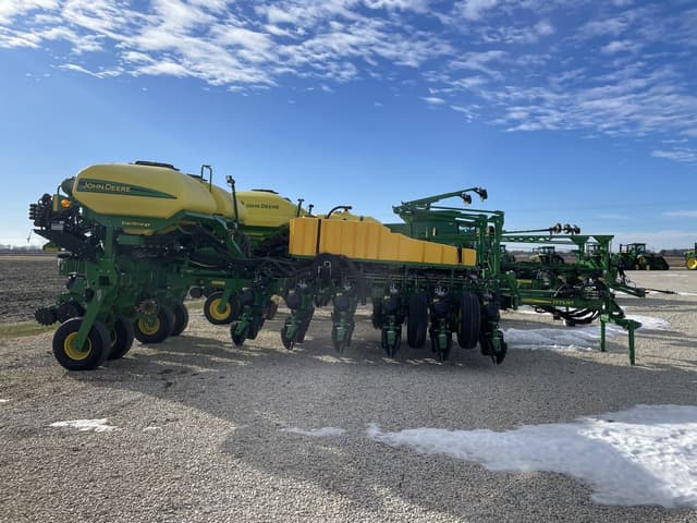 Image of John Deere 1775 equipment image 4