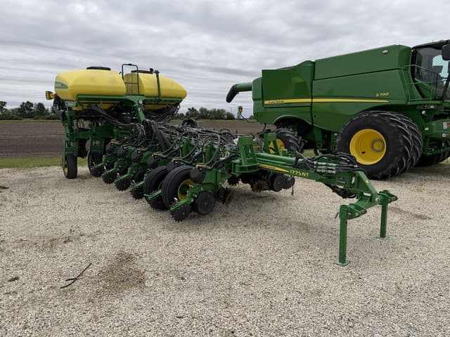 Image of John Deere 1775 equipment image 1