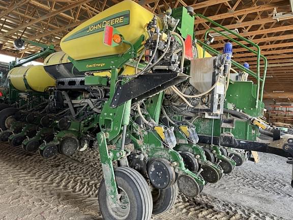 Image of John Deere 1775 equipment image 1