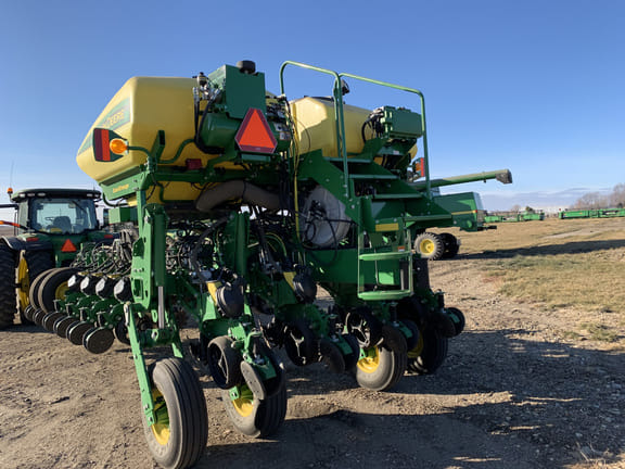 Main image John Deere 1775