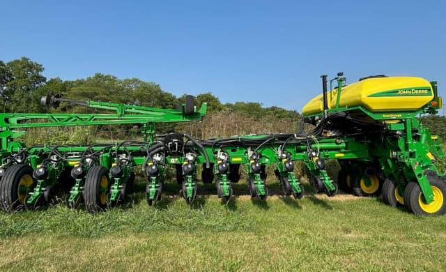 Image of John Deere 1775 equipment image 2