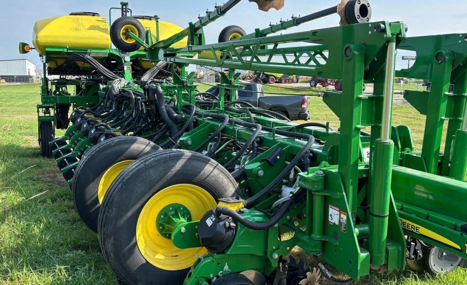 2019 John Deere 1775 Equipment Image0