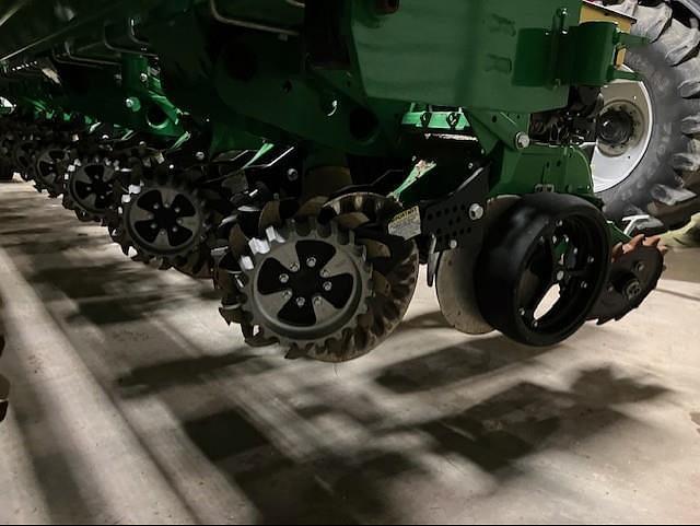 Image of John Deere 1775 equipment image 4