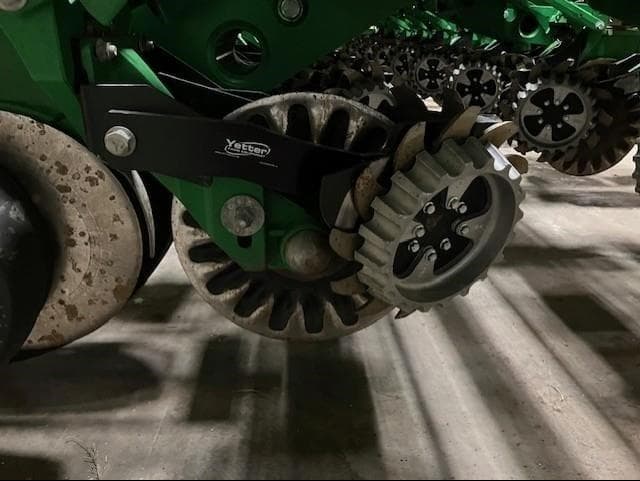 Image of John Deere 1775 equipment image 3