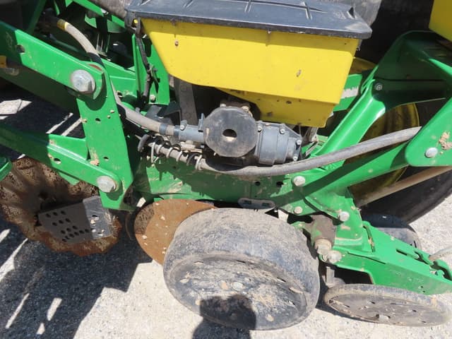 Image of John Deere 1775 equipment image 3