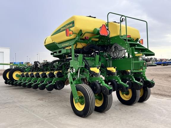 Image of John Deere 1775 equipment image 3