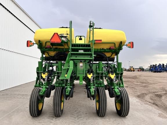 Image of John Deere 1775 equipment image 4