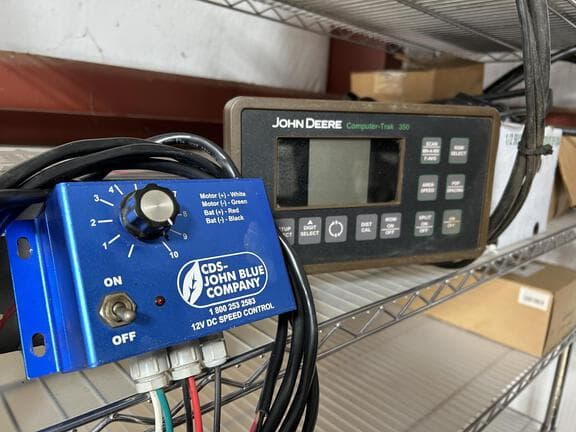 Image of John Deere 1785 equipment image 1