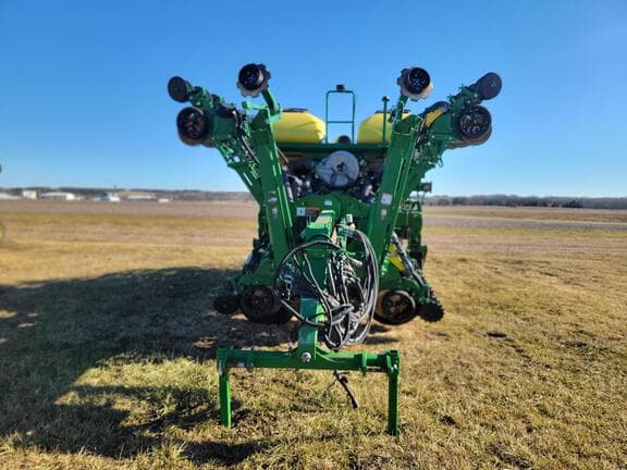 Image of John Deere 1795 equipment image 1