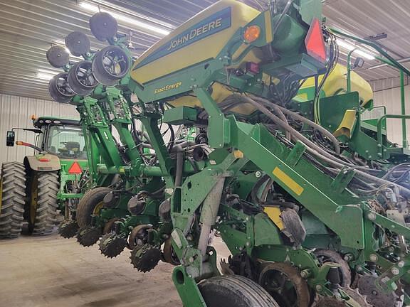 Image of John Deere 1795 equipment image 3