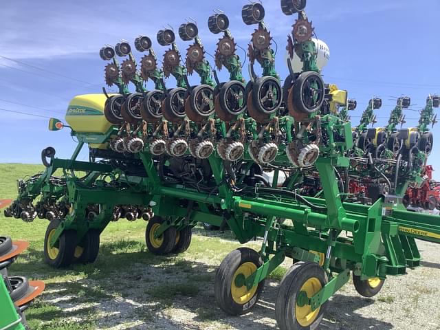 Image of John Deere 1795 equipment image 1