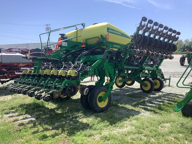 Image of John Deere 1795 equipment image 2