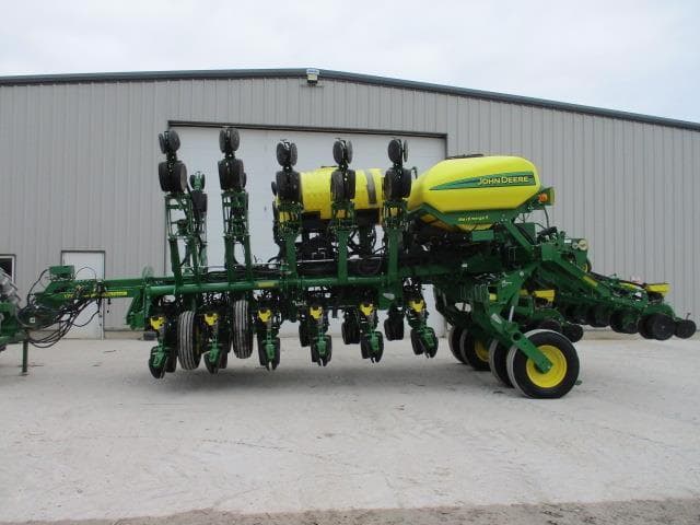 Image of John Deere 1795 equipment image 2