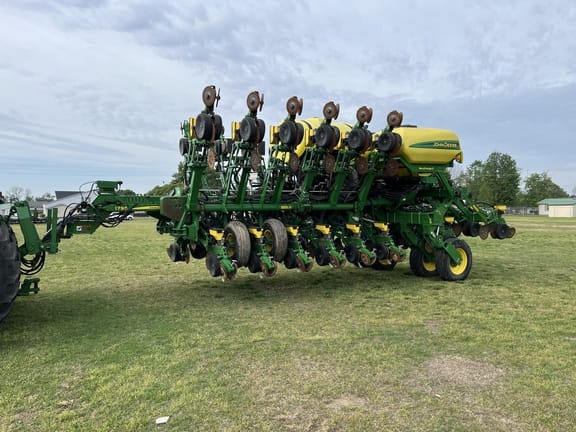 2019 John Deere 1795 Equipment Image0