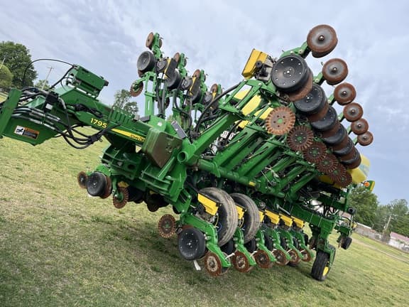 Image of John Deere 1795 equipment image 1