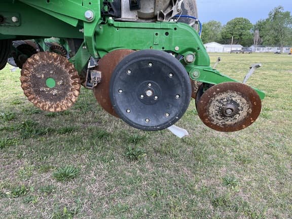 Image of John Deere 1795 equipment image 3