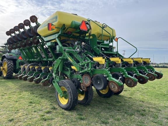 Image of John Deere 1795 equipment image 4