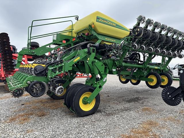 Image of John Deere 1795 equipment image 3