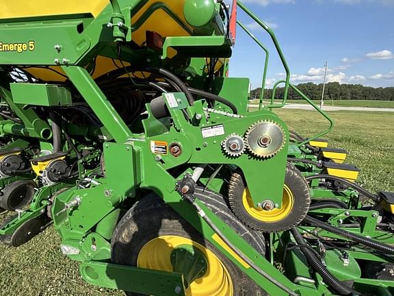 Image of John Deere 1795 equipment image 4