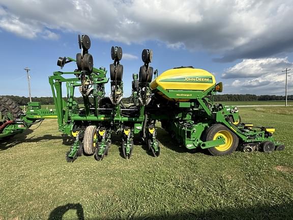 Image of John Deere 1795 equipment image 1