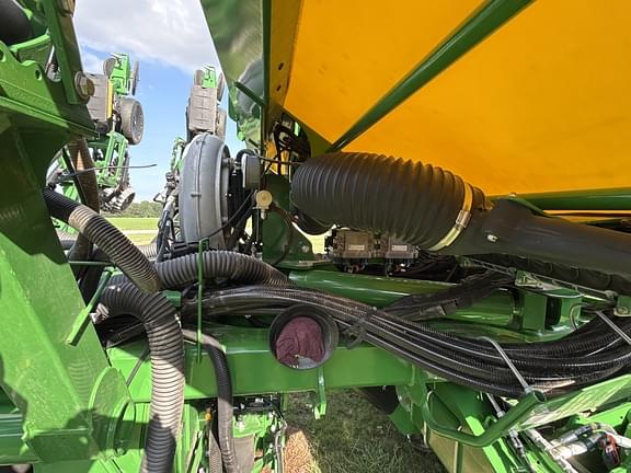 Image of John Deere 1795 equipment image 2