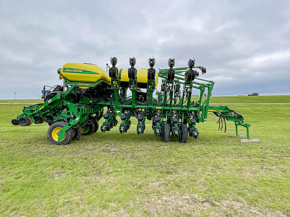 Image of John Deere 1795 equipment image 3