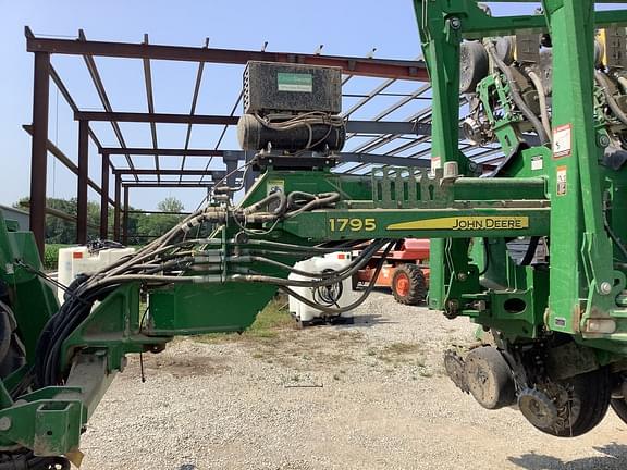 Image of John Deere 1795 equipment image 1