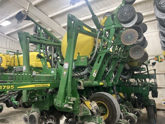 2019 John Deere 1795 Equipment Image0