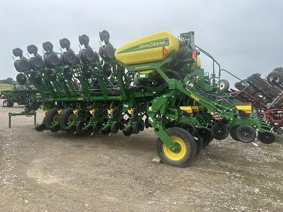 Image of John Deere 1795 equipment image 4