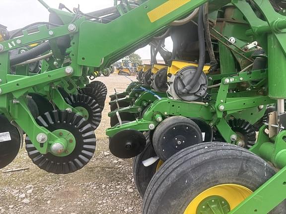 Image of John Deere 1795 equipment image 2