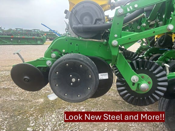 2019 John Deere 1795 Equipment Image0