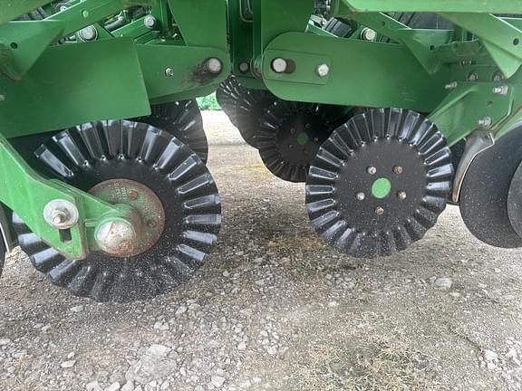 Image of John Deere 1795 equipment image 1