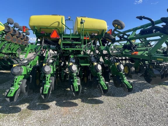 Image of John Deere 1795 equipment image 2