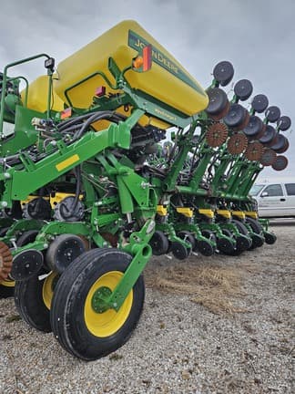 Image of John Deere 1795 equipment image 4