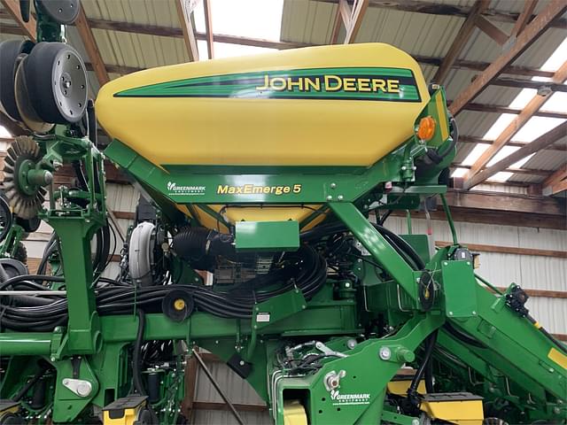 Image of John Deere 1795 equipment image 3