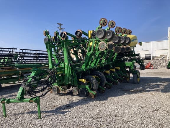 Image of John Deere 1795 equipment image 2